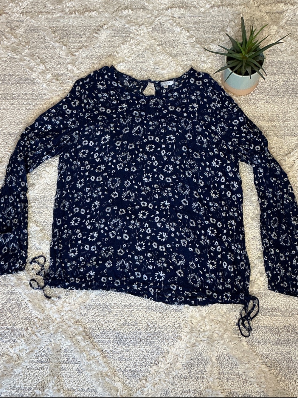 🌼 Anthropologie/ Tavik Navy Floral Long-Sleeve Tie-Hem Women's Top
